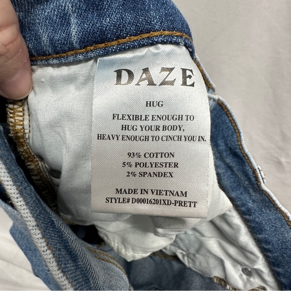 Daze Denim Pretty Please Shy Girl High Rise Crop Distressed Flare Jeans Size 28 - Picture 11 of 11